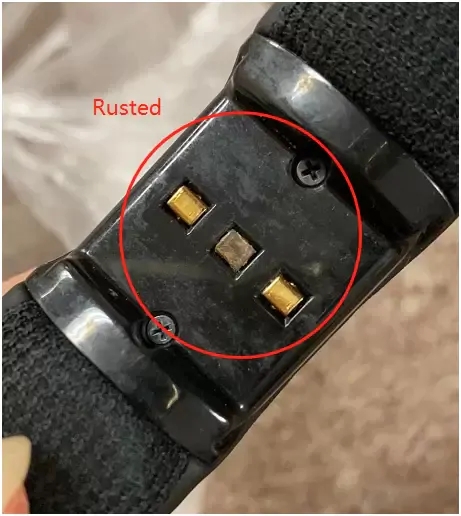 HT280 headphone charging contacts showing an example of a rusted charging contact